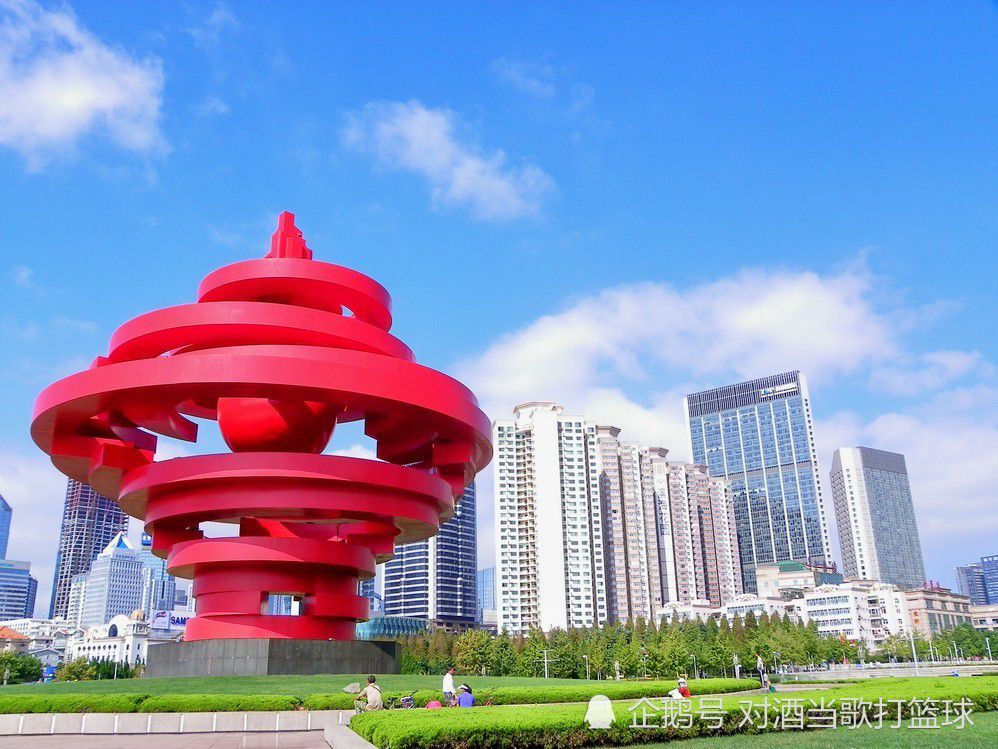 黛西的职业生涯刚开启不久，她想要更大的平台，并在好莱坞闯荡无疑令人敬佩